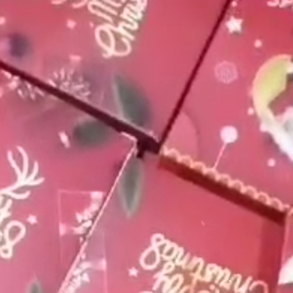 Audrey Hepburn Bubble inspired ceramic ornaments - Picture 4 of 4